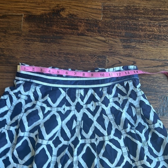 Lily Pulitzer Navy and light blue patterned skirt size 4 - Picture 6 of 7